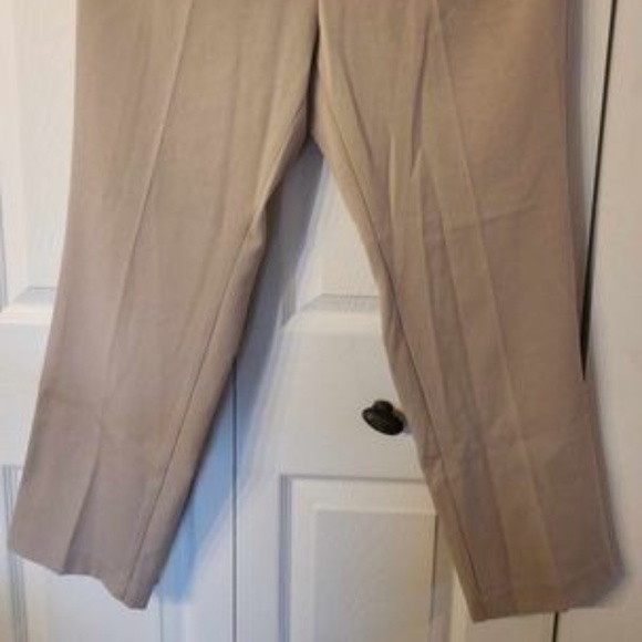 Allison Daley petite size 8 beige stretchy work pant - Picture 2 of 2